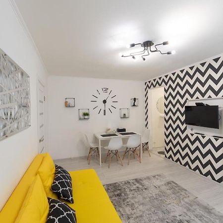 Flat 24 On Lesi Ukrainki 12 With 1 Bedroom Київ Екстер'єр фото