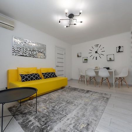 Flat 24 On Lesi Ukrainki 12 With 1 Bedroom Київ Екстер'єр фото