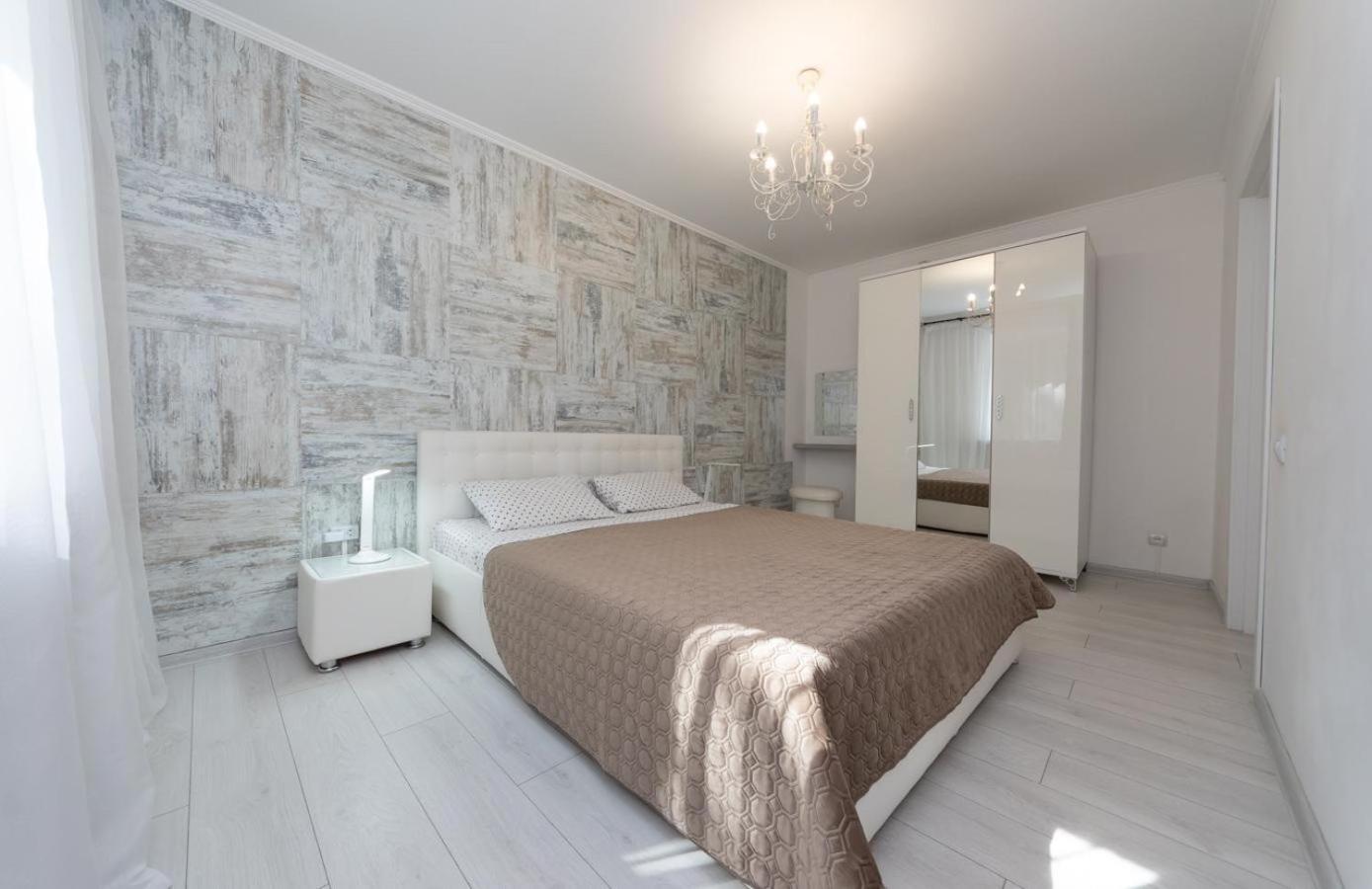 Flat 24 On Lesi Ukrainki 12 With 1 Bedroom Київ Екстер'єр фото