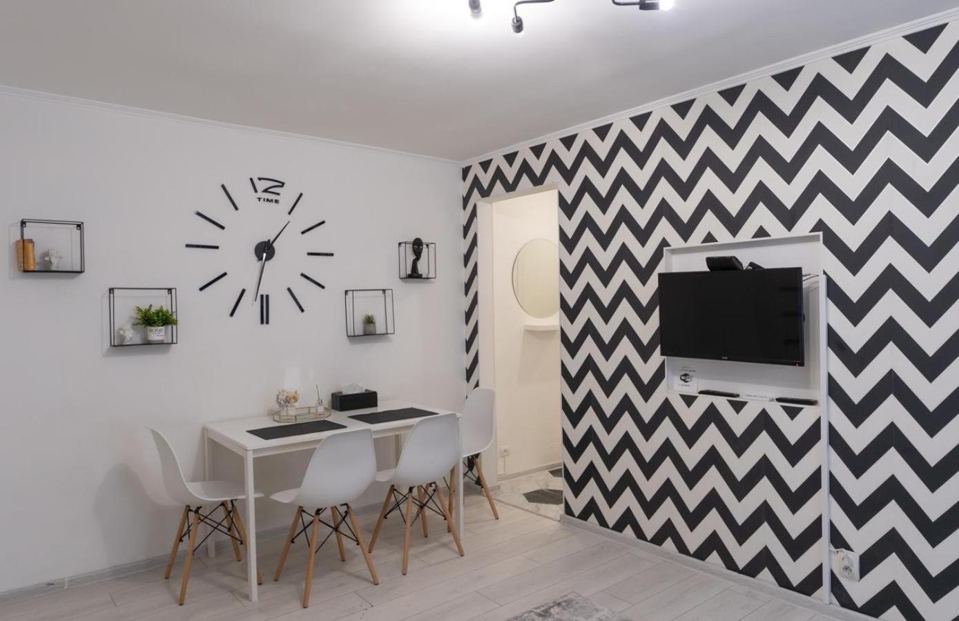 Flat 24 On Lesi Ukrainki 12 With 1 Bedroom Київ Екстер'єр фото