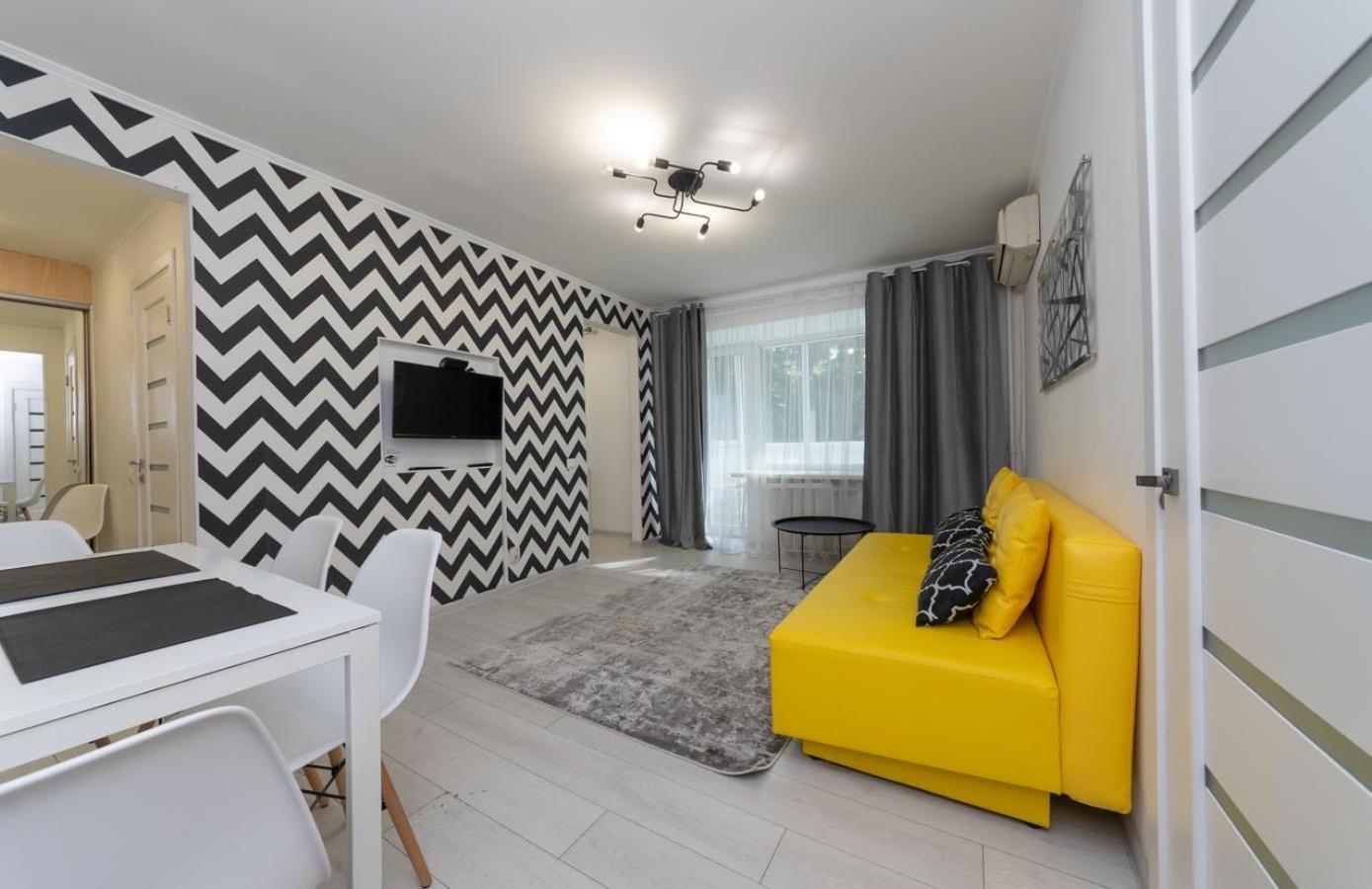 Flat 24 On Lesi Ukrainki 12 With 1 Bedroom Київ Екстер'єр фото